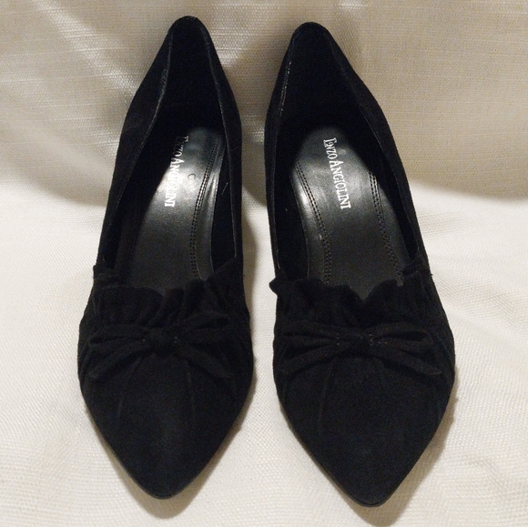 Enzo Angiolini Black Suede Retro Inspired Heels with Bow Detail - Picture 7 of 11